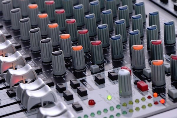   BEHRINGER XENYX QX2222USB.jpg