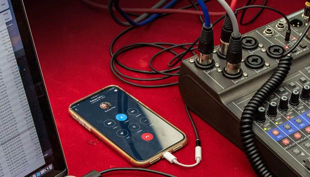  ZOOM L-8 LIVETRAK.jpg