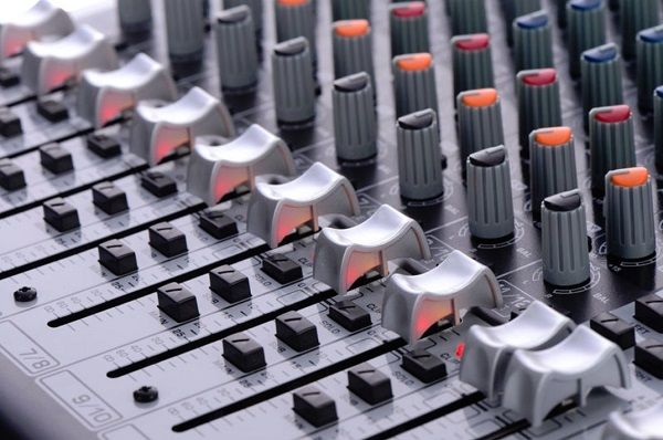   BEHRINGER XENYX QX2222USB.jpg