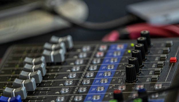  ZOOM L-8 LIVETRAK.jpg