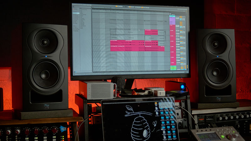   KALI AUDIO IN-8 V2.jpg