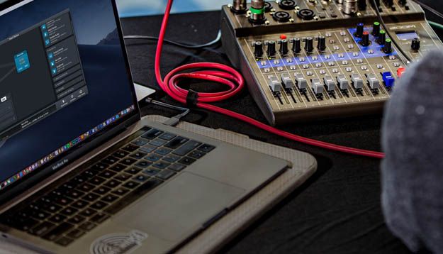   ZOOM L-8 LIVETRAK.jpg