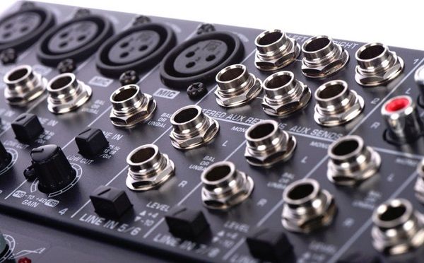   BEHRINGER XENYX QX2222USB.jpg